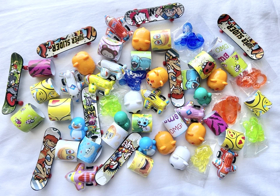 Lote de favoritos de festa de aniversário pulseira tapa skate avião brinquedo colecionáveis - Imagem 3 de 4