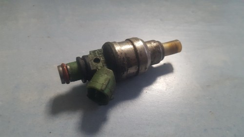 INP484 Einspritzventil INP-484 Mazda 323 DE674448-64