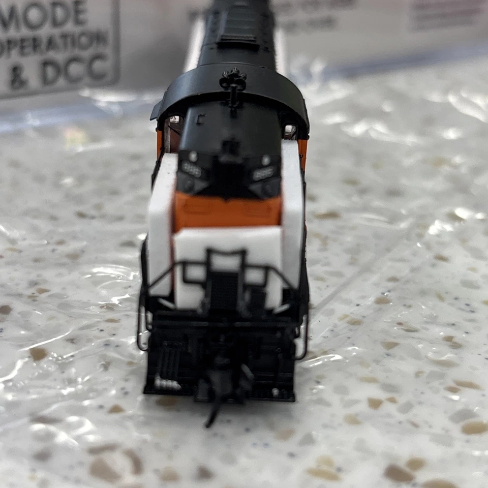 Broadway Limited Paragon 4 Alco RSD-15 B&LE 886 DCC Ready - Image 2 of 4