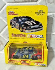 Jeff Gordon 24 DuPont 1994 NASCAR 1:64 Diecast Car Racing Champions NEW