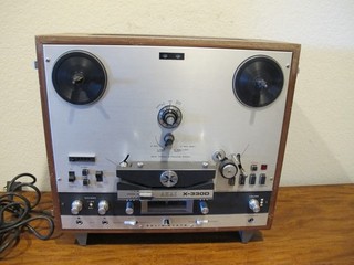 Grabadora reproductor de cinta carrete a carrete de campo cruzado vintage Akai 330D