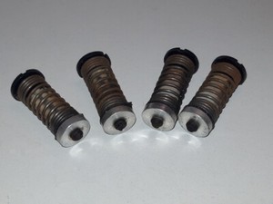 4 Federn/Stoßdämpfer (für Chassis) aus Braun PS550 - Plattenspieler Ersatzteil