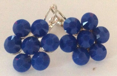 Boucles D'oreilles Percées - Modèle Fleur Couleur Argent Avec Déco Bleue - Dormeuses 4614 - Occasion