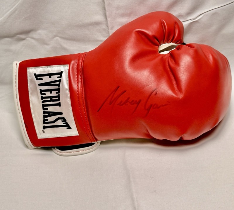 Autographed Mikey Garcia Autographed Everlast Boxing Glove No COA No Reserve