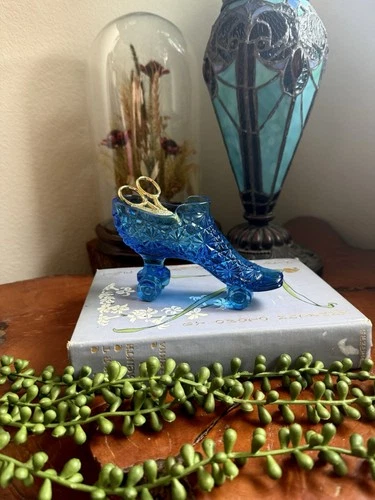 Vintage Fenton Aquamarine Daisy and Button Glass Roller Skate Figure