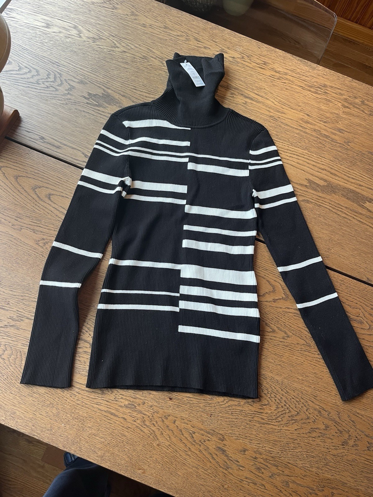 White House Black Market Turtleneck Sweater NWT Blocked Size Small