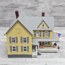 N Scale Residential House with Large Front Porch C55442
