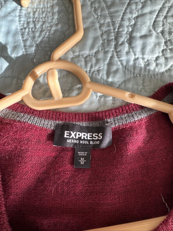 Express Red Wine Burgundy 100% Merino Wool Long Sleeve Crewneck Sweater M - Image 2 of 4