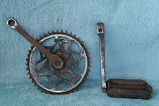 VINTAGE RALEIGH BICYCLE 44 TOOTH CRANK SET WITH 7 INCH CRANKS.