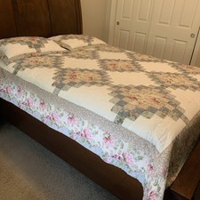 Queen Size Quilt 84  x84   W/ Shams