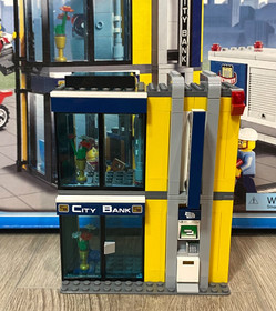 LEGO City Police Set 3661 Bank & Money Transfer with Box & Manuals