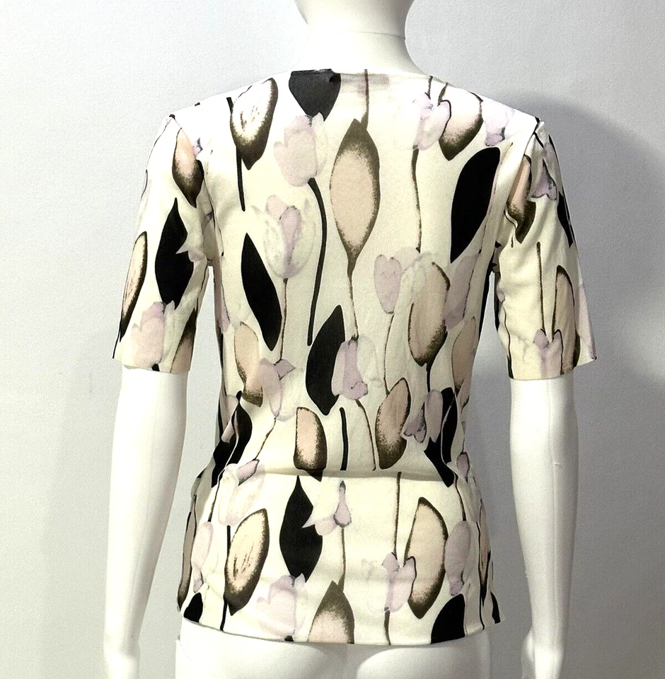 VIVIENNE TAM TOP ESTAMPADO FLORAL CUELLO EN V MULTICOLOR TALLA S Foto 4 de 4