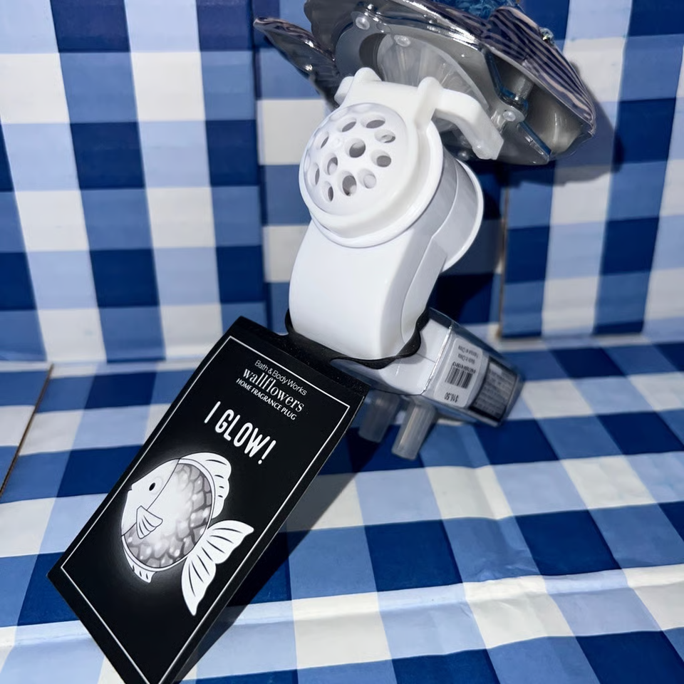 Bath & Body Works Fiber Optic Fish Nightlight Wallflowers Fragrance