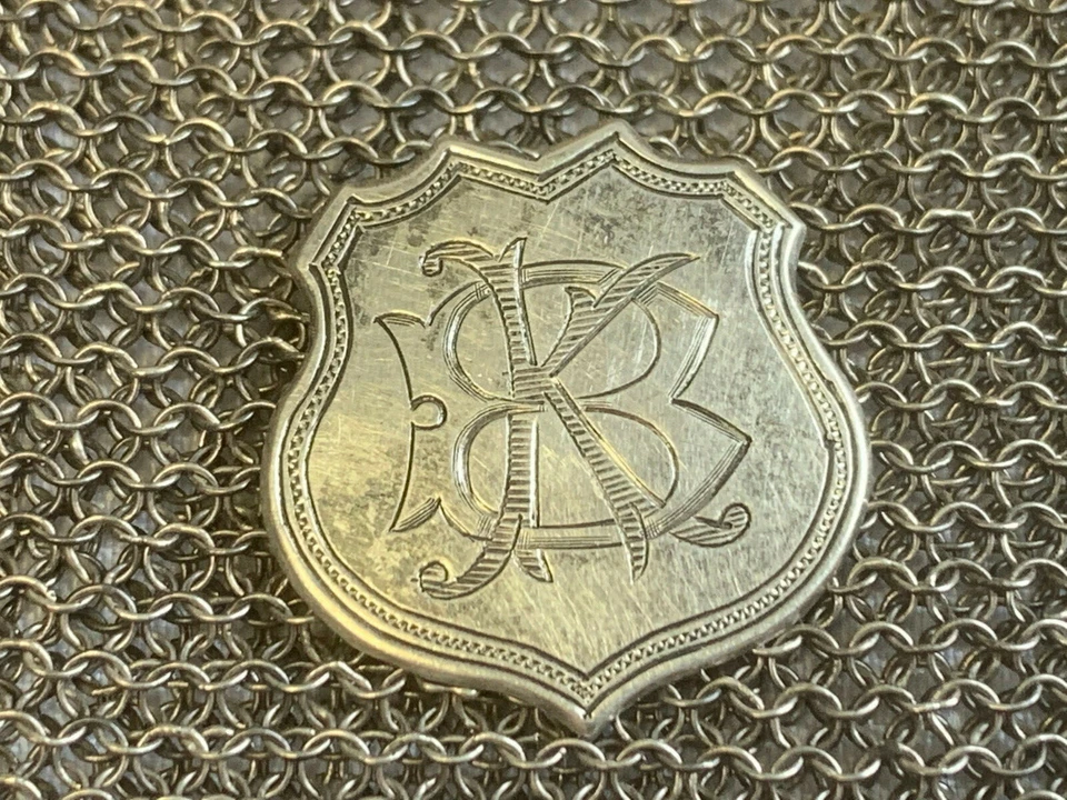 Cartera de malla plateada Art Nouveau 900 125,76 g cierre de beso Foto 2 de 4