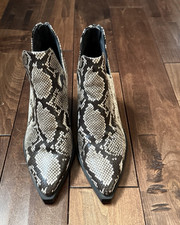 Vince Camuto Snakeskin Print Ankle Booties 7.5 Faux Leather Pointed Zip