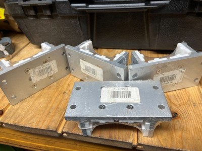 4 x 80/20 6523 Linearlager, 4 Schlitz, 2-13/16 x 5-1/2 x 1-7/8 Zoll Aluminium