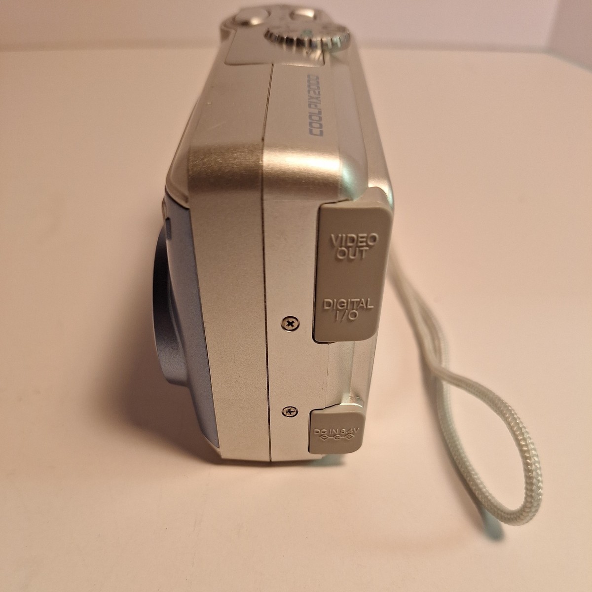 Nikon Coolpix 2000 2.0MP Compact Digital Camera Silver With Box