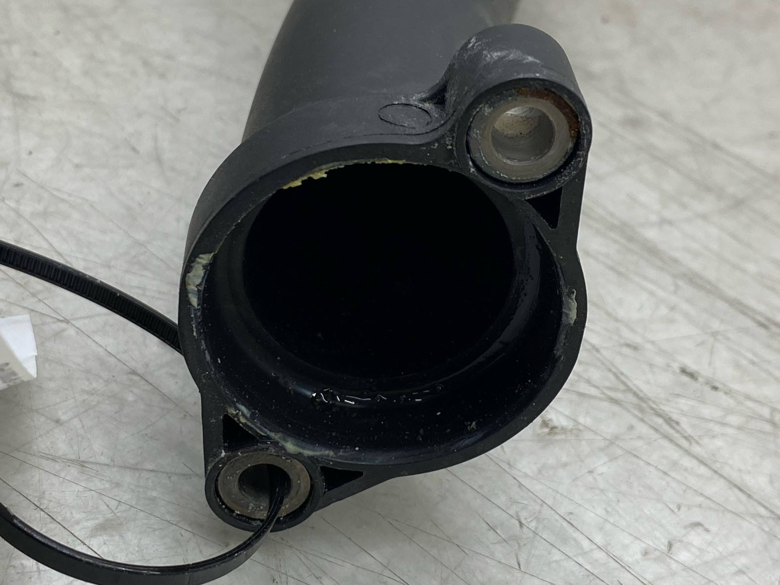 2020-2025 ASTON MARTIN DBX OEM 4.0L V8 COOLANT OUTLET & TOP HOSE MY83-8333-AA