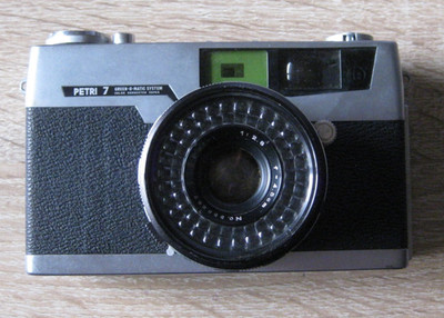 Petri 7 viewfinder camera with C. Petri 1:2.8 f=4.5cm Green-O-Matic vintage