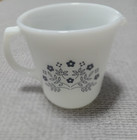 Vintage Pyrex Milk Glass  Creamer Summer Impressions Blue Flowers — photo 2