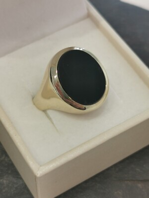 Men's signet ring with Onyx 9 Ct, 5.6 grams 65 g, Yellow Gold