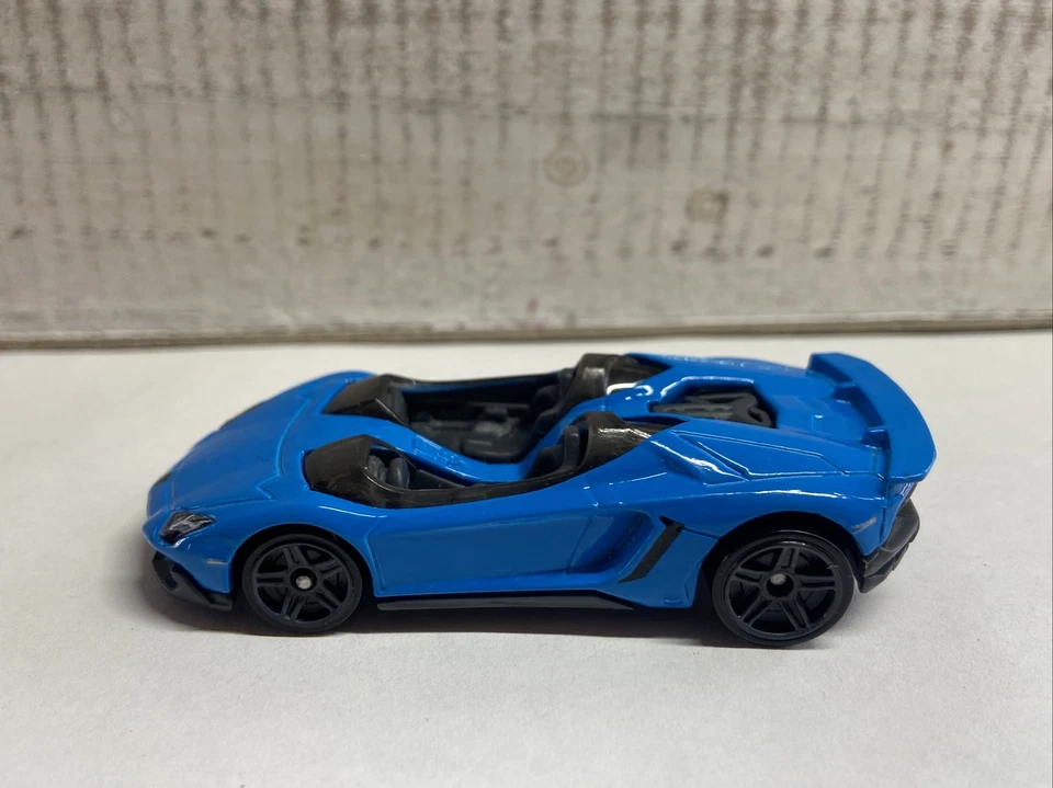 Mattel Hot Wheels Lamborghini Aventador J 2014 - Image 2 of 4