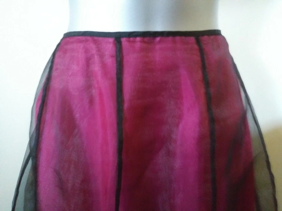 POLECI SKIRT FUCHSIA WITH SHEER  BLACK FULL LENGTH SIZE SMALL - Image 3 of 4