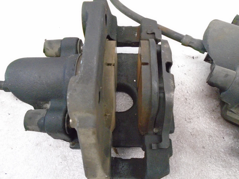 MONTAJE PINZA FRENO TRASERO IZQUIERDO Y DERECHO BMW 745LI 2002-2005 46/24 OEM TP61068 Foto 3 de 4