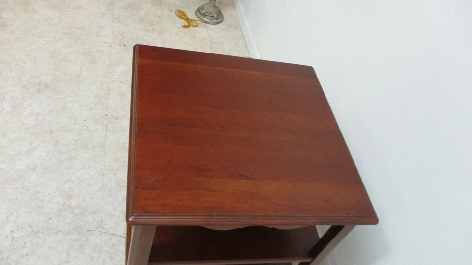 Soporte de mesa auxiliar Ethan Allen Legacy Maison Country francés TRES niveles Foto 4 de 4