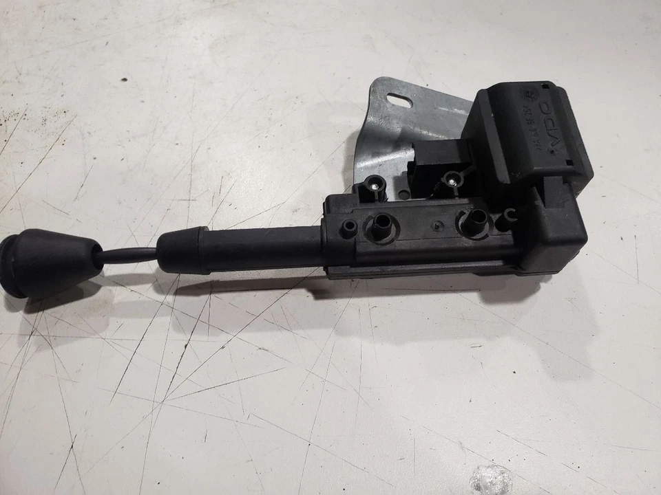 Rear Left Quarter Window Motor - 2004 BMW 325CI - 00-06 OEM 8238743 - Image 3 of 4