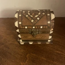 Vintage Marquetry Mother of Pearl Mosaic Inlay Trinket Box