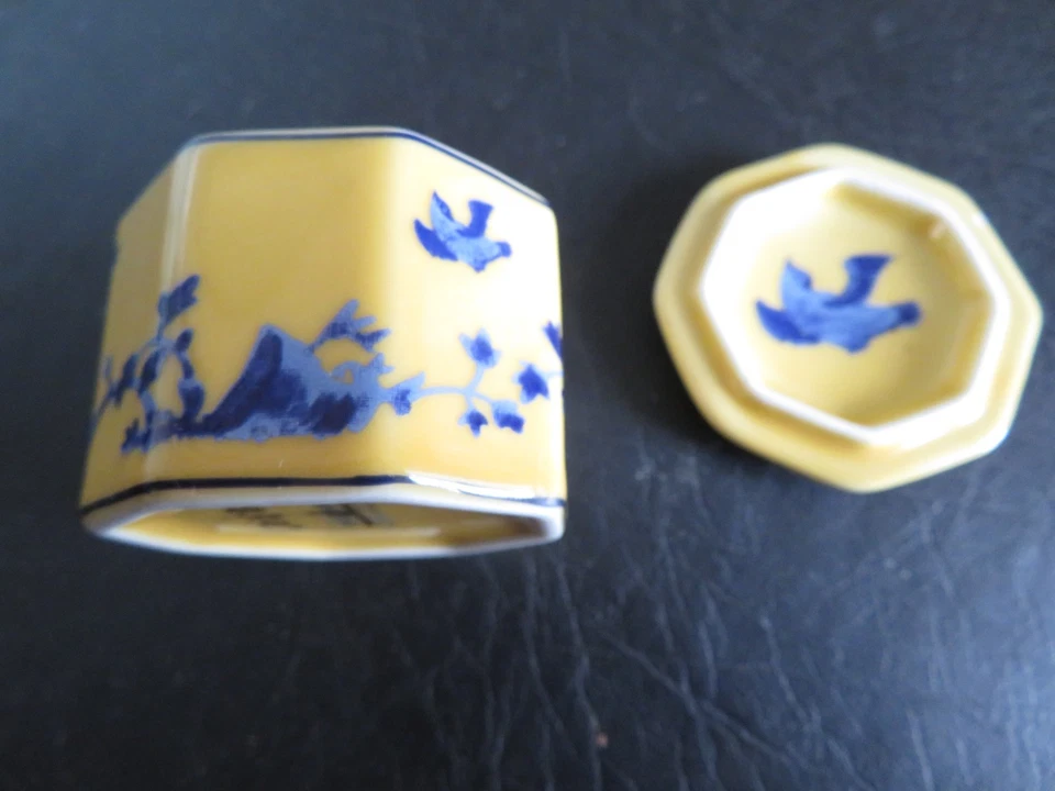 Delprado lidded trinket pill box e.p.02 - Image 2 of 4