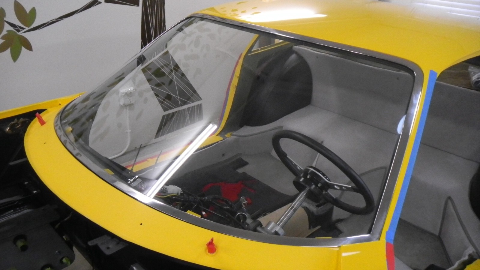 Ferrari 365 GTB/4 1969-1973 Windshield