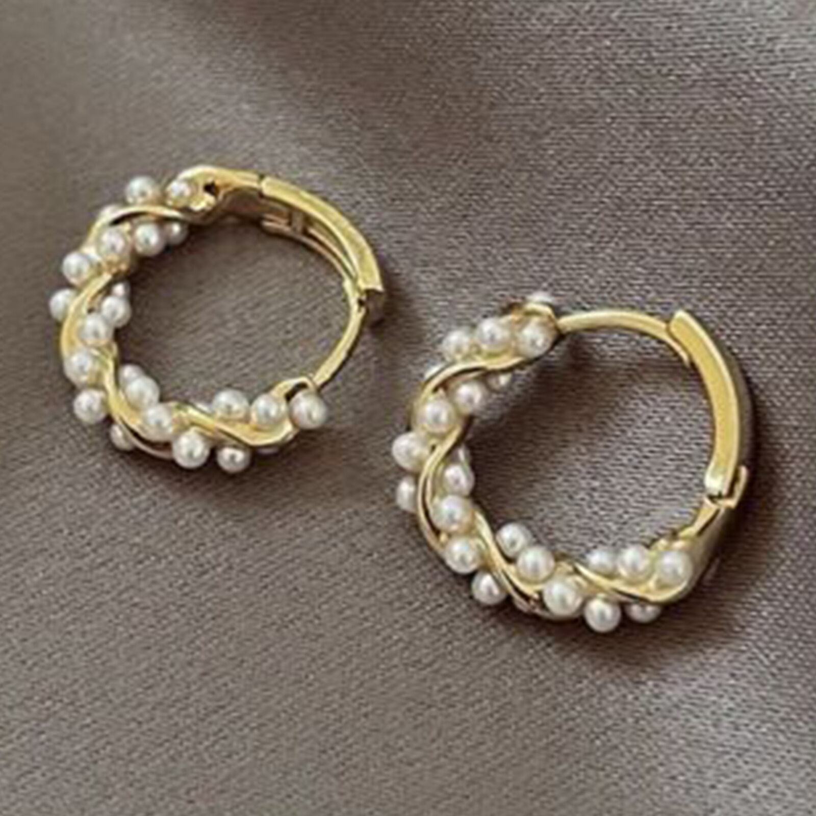 Pendientes de aro de perlas blancas chapadas en oro para joyería de mujer