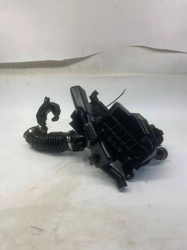 Conjunto de limpador de ar direito usado serve: 2009 Infiniti G37 VQ35HR até 12/09 direita - Imagem 4 de 4