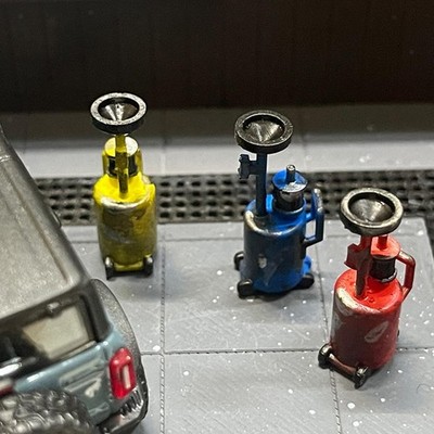 1/64 Scale Miniature Oil Collector Waste Oil Change Tank Automotive Shop Car