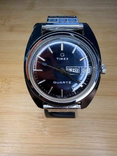 Vintage TIMEX "Q" Quartz Day & Date Men's Watch (Working/New Battery)