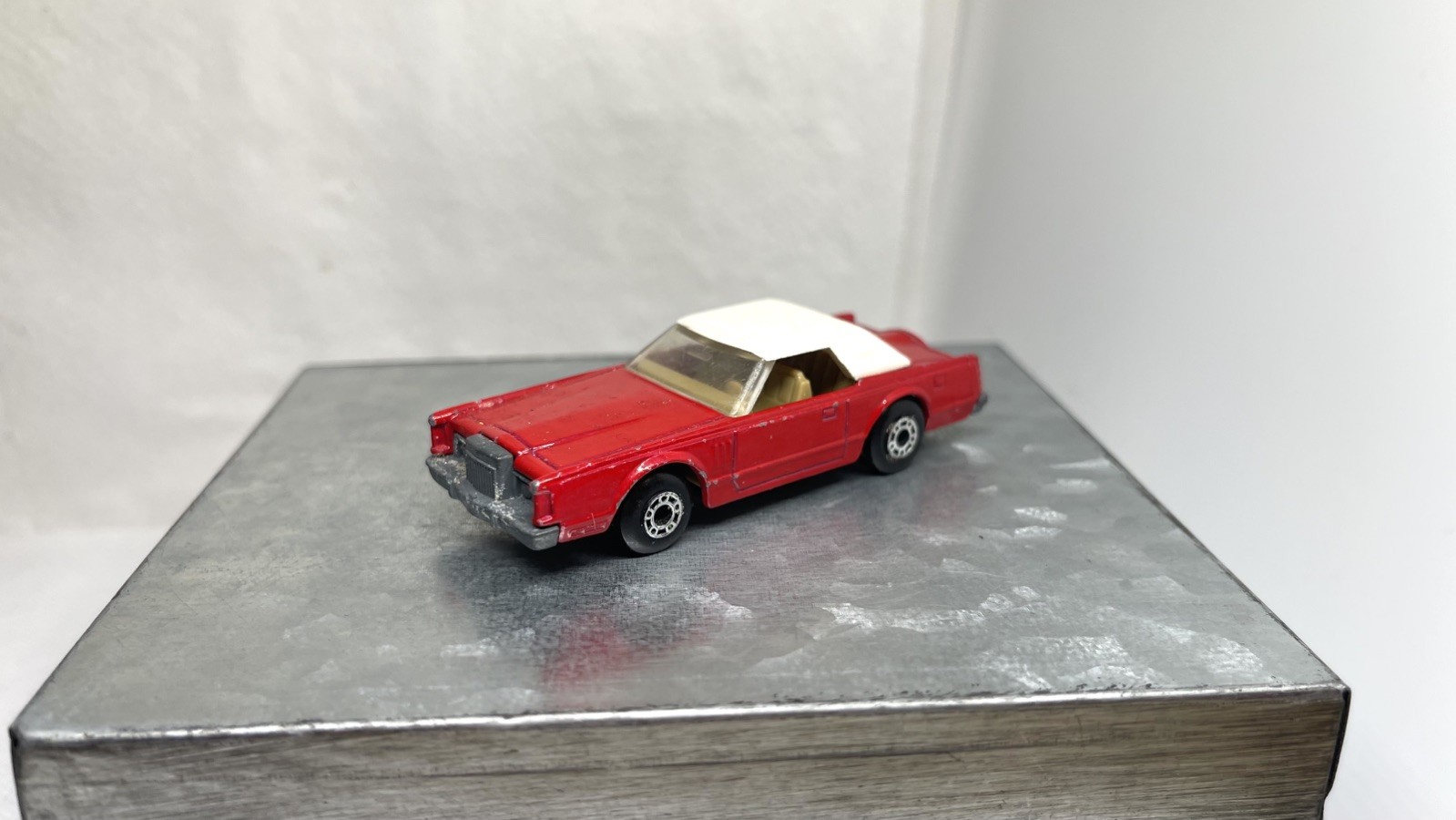 Matchbox 28f, Lincoln Continental - Free Price Guide & Review