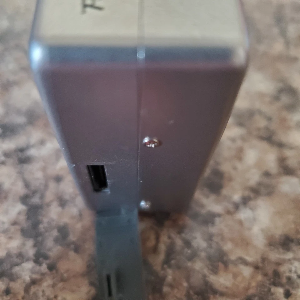 Canon PowerShot S230 Digital ELPH 3.2MP Digital Camera FOR PARTS - Image 4 of 4