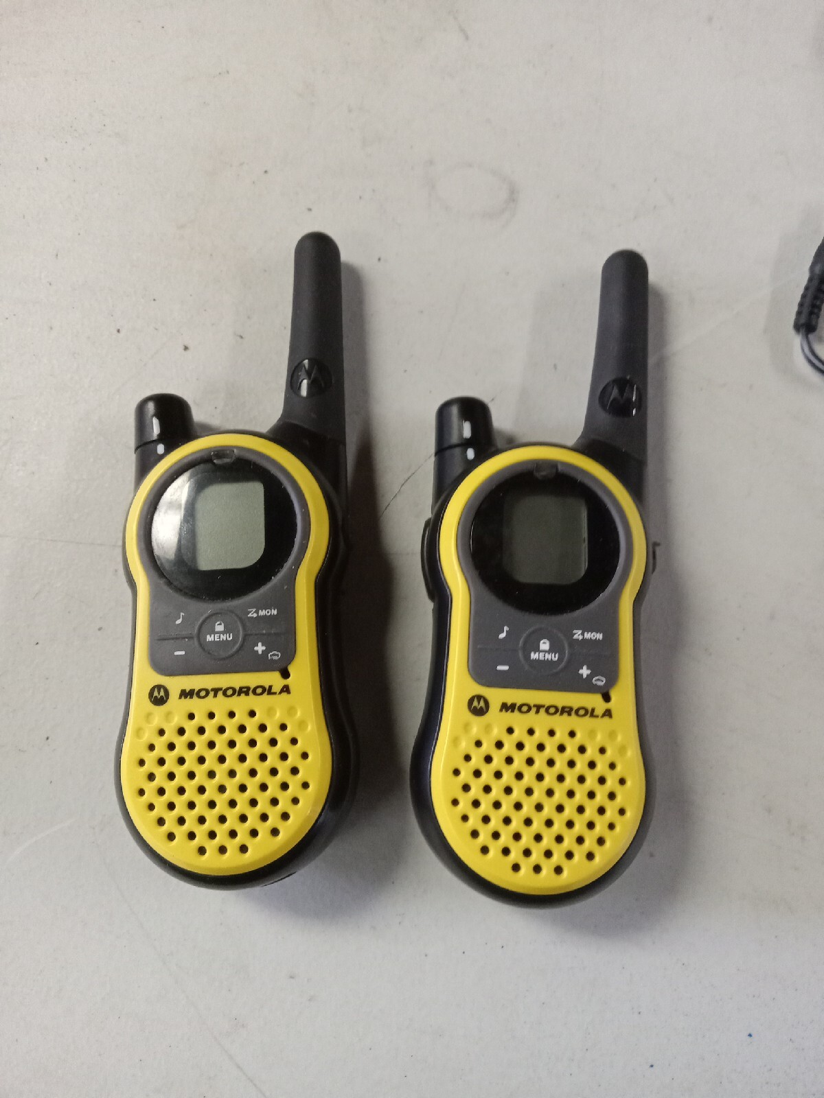 Motorola Yellow Walkie Talkies Talkabout MH230R Dual Charger SET eBay