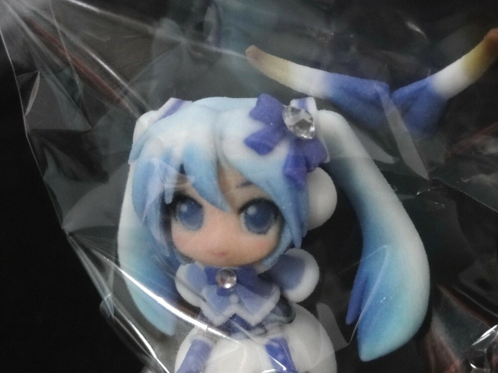 WF2013 LTD Yuki Miku Hatsune Snow man Mini Figure 3