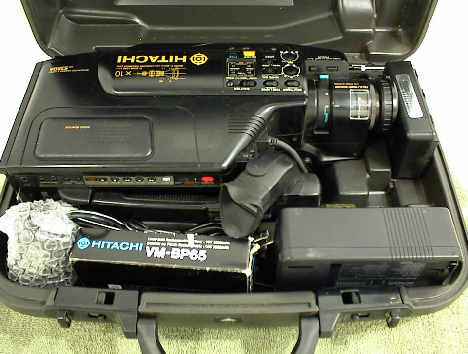 HITACHI CAMCORDER 5350A CAMERA & VIDEO with CASE and KEYS - Image 3 of 4