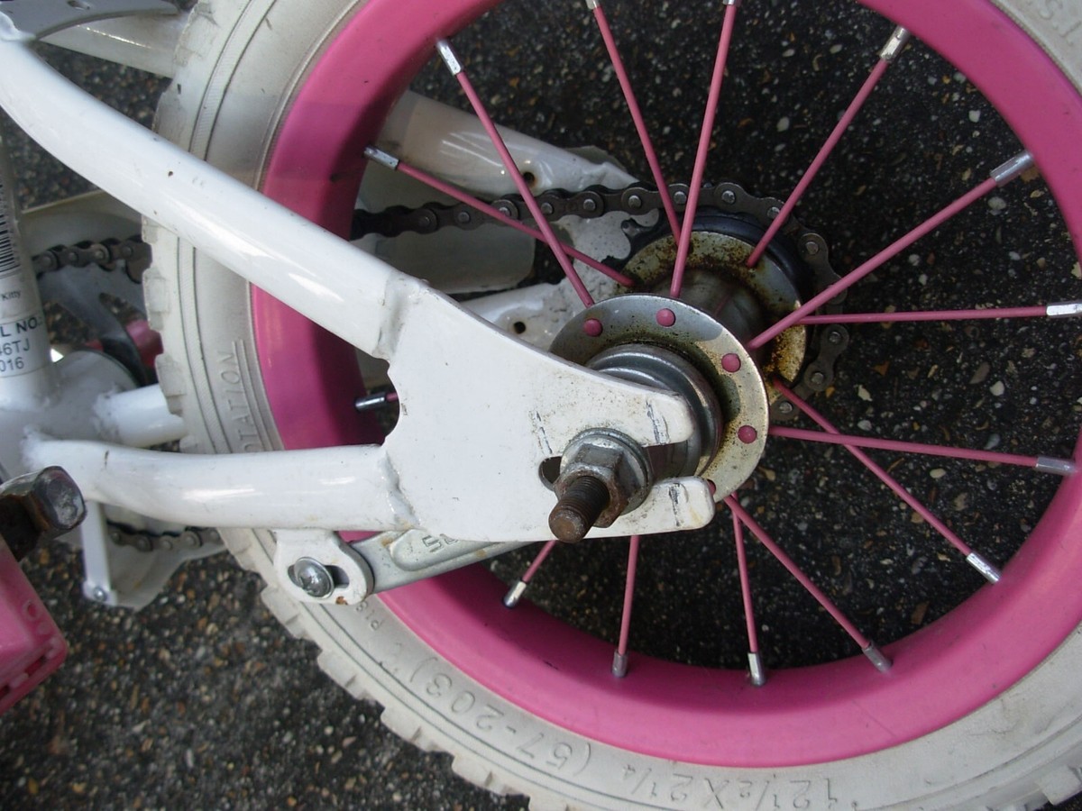 HELLO KiTTY SANRiO GiRLS KiDS BiKE BiCYCLE 12 iNCH WHEELS