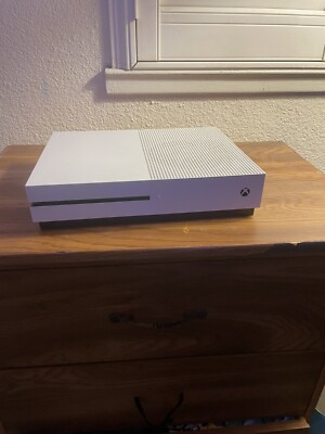 Xbox 1s, Modern Warfare And GTA 5, IPhone 6s Plus 128GB, And Childrens Art Table