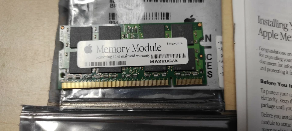 1GB Memoria RAM Apple MA220G/A 1GB 2RX8 PC2-5300S-555-12-E0 1GB DDR2 667 CL5 - Immagine 4 di 4
