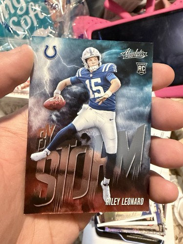 2025 Panini Absolute Riley Leonard Base (RAW)