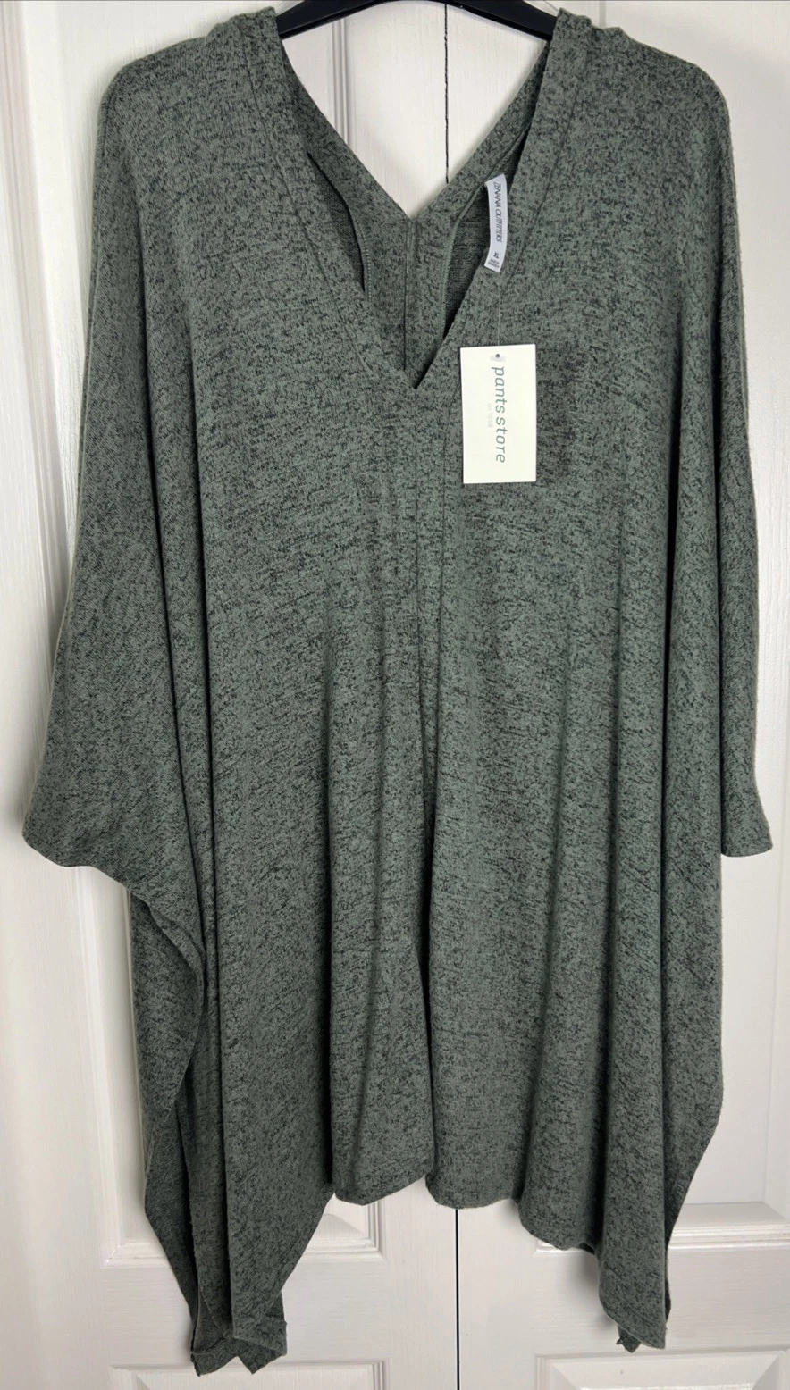 Zenana Outfitters Top Cape Poncho Size Large Open Side Soft Knit NWT Green A28