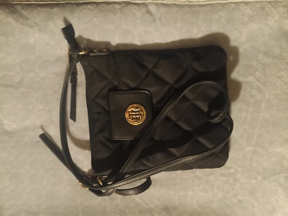 Tommy Hilfiger Women'sblack Crossbody Bag - Image 2 of 3