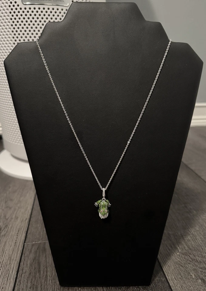 Colar Pingente Judith Ripka Prata Esterlina 925 Frankie The Frog, 11,1 g - Imagem 2 de 4