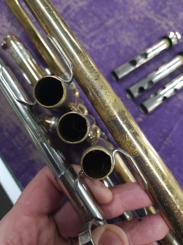 Mid- Century Used Getzen 90 Deluxe Bb Trumpet Serial Number:18208 Plays GREAT! - Picture 18 of 23